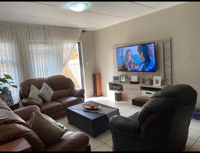 3 BEDROOM PROPERTY TO RENT IN RYNFIELD